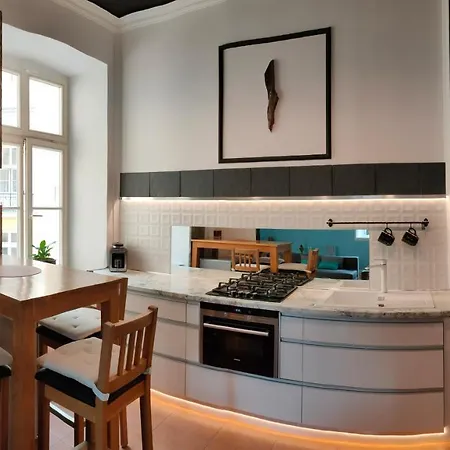 Exclusive Use 80M2 2Br 1 Living 4 Guests City Center Quiet Courtyard Koszyki Apartments *